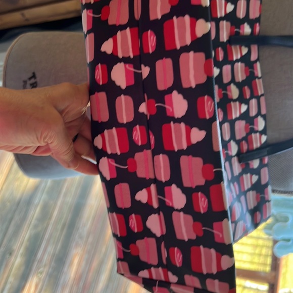 EUC KATE SPADE Take the Cake Bon Shopper Cupcake Tote. Adorable, fun, memorable! - Picture 10 of 14